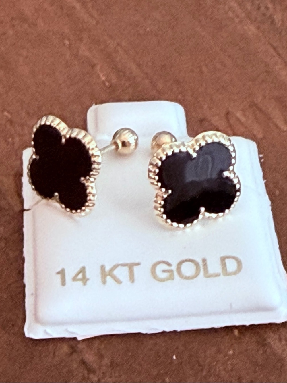 Clover Black 14karat Yellow 8x8 Gold Earring with ball backing screwback post.